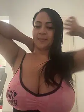 Snapshot of sophie-newton chatting on 11.30.25 sophie-newton online show from 11.30.25