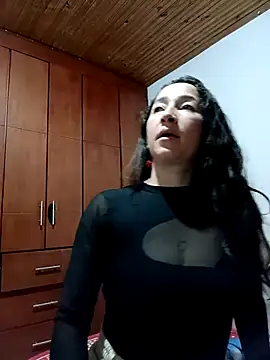 emilypoppy3 online show from 10.25.25