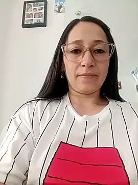 emilypoppy3 online show from 04.20.26