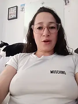 Snapshot of emilypoppy3 chatting on 05.21.26 emilypoppy3 online show from 05.21.26