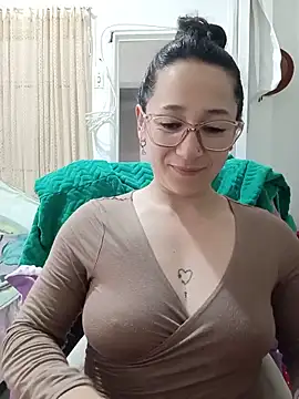 Snapshot of emilypoppy3 chatting on 05.30.26 emilypoppy3 online show from 05.30.26