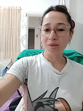 Snapshot of emilypoppy3 chatting on 06.06.26 emilypoppy3 online show from 06.06.26