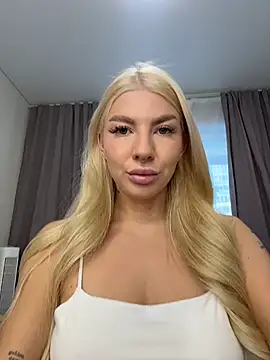 Snapshot of NewLale chatting on 02.26.26 NewLale online show from 02.26.26