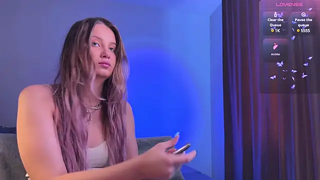 Snapshot of Femdom_Lola chatting on 03.20.25 Femdom Lola online show from 03.20.25