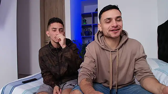 Snapshot of Aron-santoro chatting on 12.22.25 Aron-santoro online show from 12.22.25