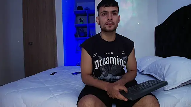 Snapshot of Aron-santoro chatting on 02.10.26 Aron-santoro online show from 02.10.26