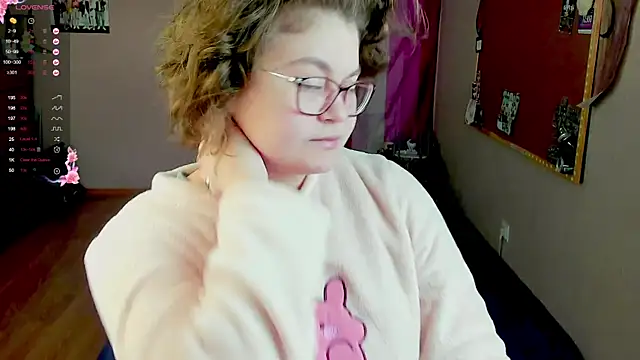 Snapshot of Sashy_Way chatting on 03.21.25 Sashy Way online show from 03.21.25