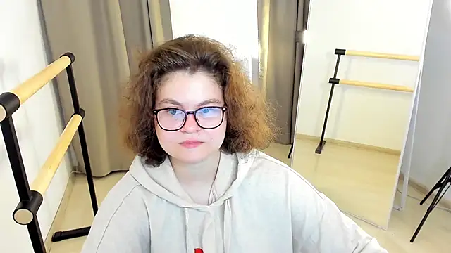 Snapshot of Sashy_Way chatting on 09.17.25 Sashy Way online show from 09.17.25