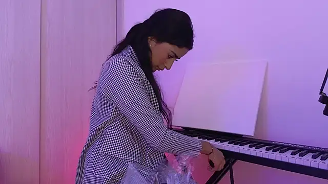 Yues050600 online show from 12.14.24