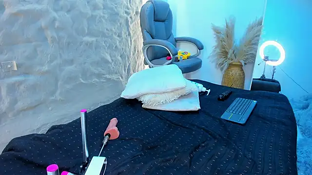 Isa  Blanc online show from 02.13.25