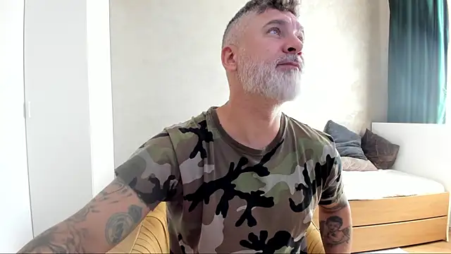 Snapshot of BlowMyXXL chatting on 09.11.25 BlowMyXXL online show from 09.11.25