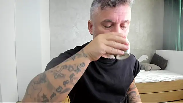 Snapshot of BlowMyXXL chatting on 09.12.25 BlowMyXXL online show from 09.12.25