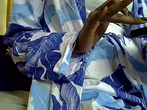 Snapshot of Skinny_m chatting on 11.16.25 Skinny m online show from 11.16.25