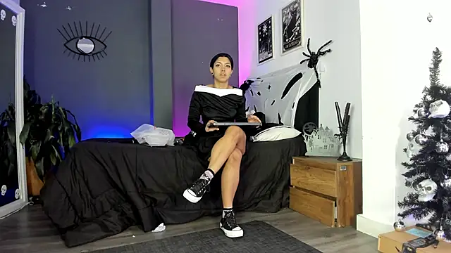 Raven Witch  online show from 12.05.25