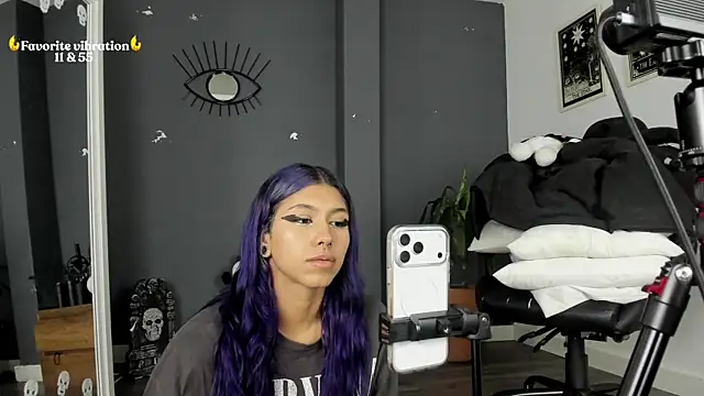 Raven Witch  online show from 06.25.26