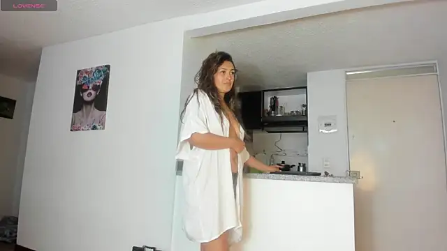 lauramcdowell1 online show from 06.14.26