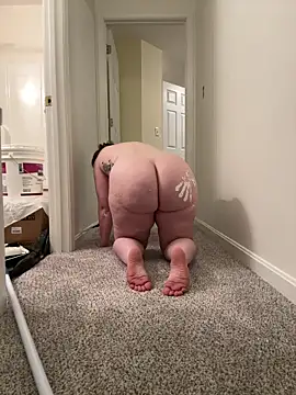 Snapshot of GingerSnap33 chatting on 12.21.25 GingerSnap33 online show from 12.21.25