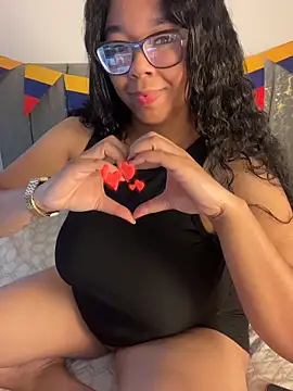 Snapshot of XMara chatting on 06.19.26 XMara online show from 06.19.26