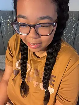 Snapshot of XMara chatting on 07.16.26 XMara online show from 07.16.26