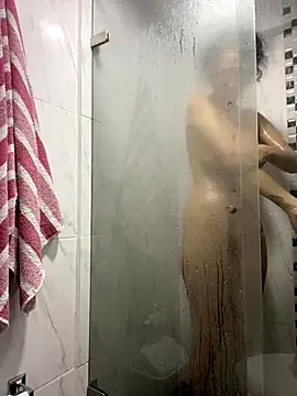 Snapshot of thaliacollins chatting on 10.13.25 thaliacollins online show from 10.13.25