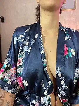 Snapshot of thaliacollins chatting on 11.09.25 thaliacollins online show from 11.09.25