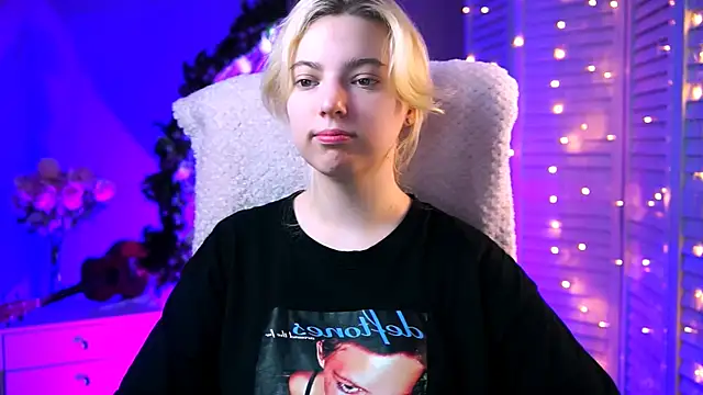 Snapshot of RocKStone_ chatting on 01.21.25 RocKStone online show from 01.21.25