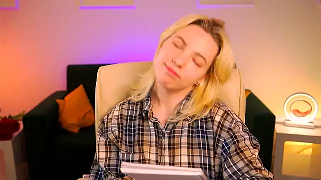 Snapshot of RocKStone_ chatting on 02.07.25 RocKStone online show from 02.07.25