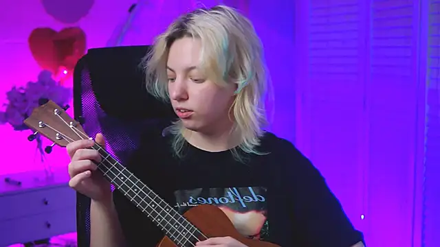 Snapshot of RocKStone_ chatting on 03.07.25 RocKStone online show from 03.07.25