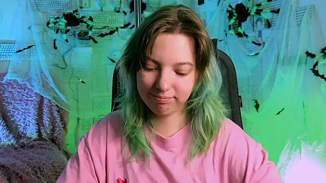 Snapshot of RocKStone_ chatting on 10.27.25 RocKStone online show from 10.27.25