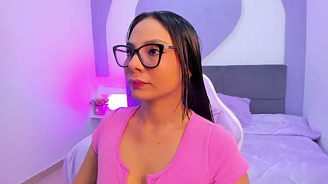 Snapshot of amira_cute2 chatting on 06.21.26 amira cute2 online show from 06.21.26