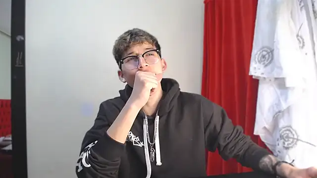 Snapshot of _Thomas_hot_ chatting on 12.29.24 Thomas hot online show from 12.29.24