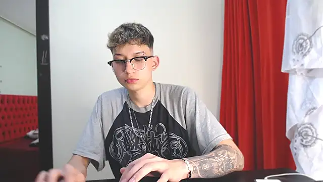 Snapshot of _Thomas_hot_ chatting on 12.31.24 Thomas hot online show from 12.31.24