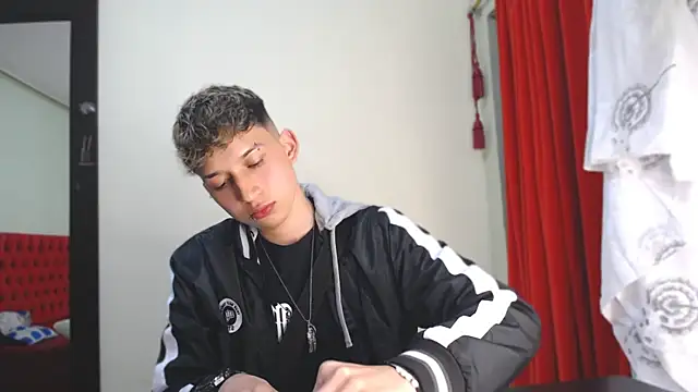  Thomas hot  online show from 01.01.25