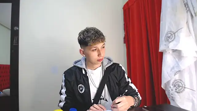 Snapshot of _Thomas_hot_ chatting on 01.01.25 Thomas hot online show from 01.01.25