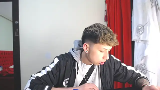 Snapshot of _Thomas_hot_ chatting on 01.08.25 Thomas hot online show from 01.08.25