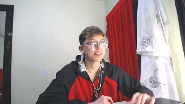 Snapshot of _Thomas_hot_ chatting on 01.10.25 Thomas hot online show from 01.10.25