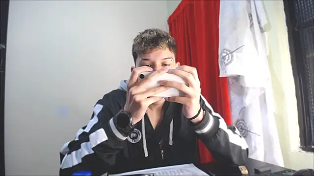 Snapshot of _Thomas_hot_ chatting on 01.12.25 Thomas hot online show from 01.12.25