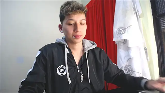 Snapshot of _Thomas_hot_ chatting on 01.12.25 Thomas hot online show from 01.12.25