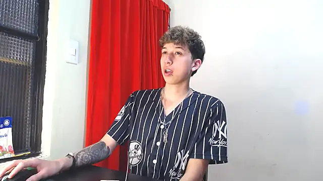  Thomas hot  online show from 02.04.25