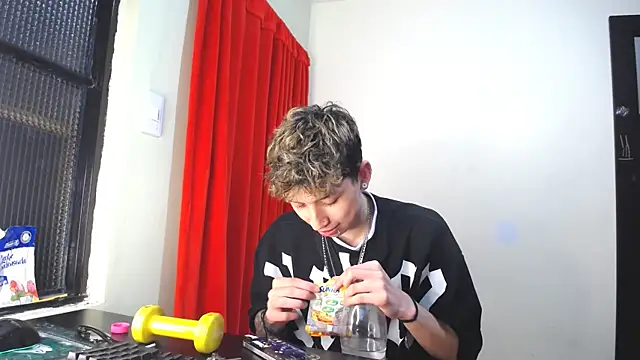 Snapshot of _Thomas_hot_ chatting on 02.08.25 Thomas hot online show from 02.08.25