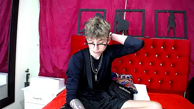 Snapshot of _Thomas_hot_ chatting on 02.16.25 Thomas hot online show from 02.16.25