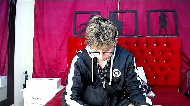 Snapshot of _Thomas_hot_ chatting on 02.19.25 Thomas hot online show from 02.19.25