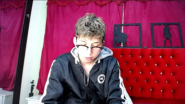 Snapshot of _Thomas_hot_ chatting on 02.21.25 Thomas hot online show from 02.21.25