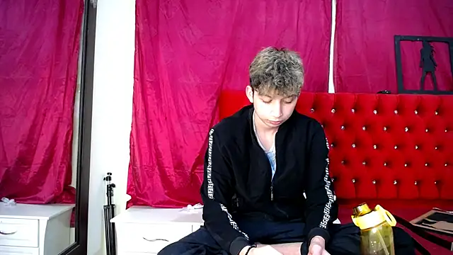  Thomas hot  online show from 03.04.25