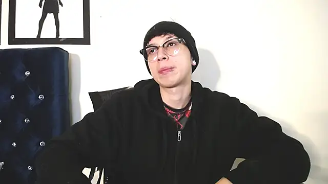 Snapshot of _Thomas_hot_ chatting on 10.22.25 Thomas hot online show from 10.22.25