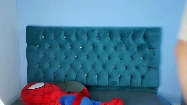 Snapshot of _Thomas_hot_ chatting on 12.18.25 Thomas hot online show from 12.18.25