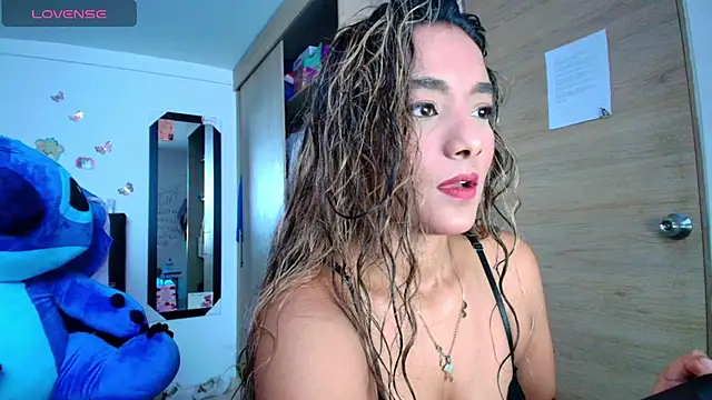 megan collins96 online show from 04.27.26