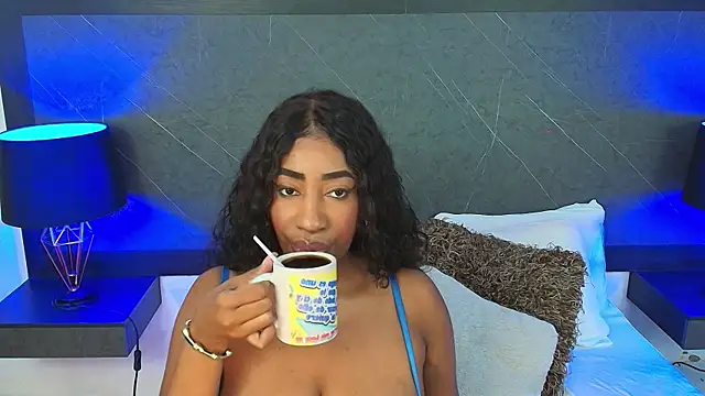 Snapshot of charlottebrowns_ chatting on 02.09.25 charlottebrowns online show from 02.09.25