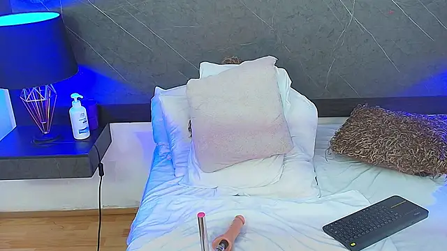 Snapshot of charlottebrowns_ chatting on 02.20.25 charlottebrowns online show from 02.20.25