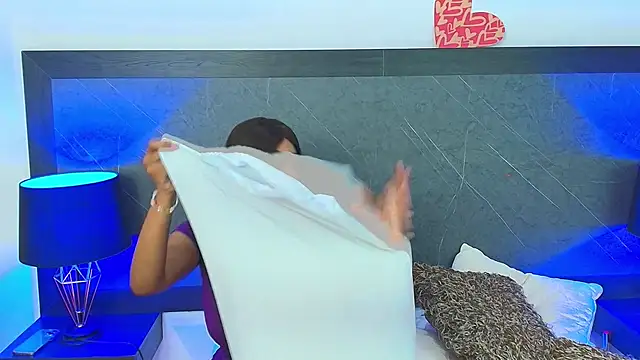 Snapshot of charlottebrowns_ chatting on 02.21.25 charlottebrowns online show from 02.21.25